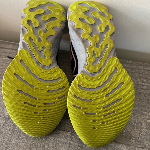 Women’s Nike React Infinity Run Flyknit2 - Picture 3 of 5